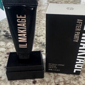 IL MAKIAGE After Party Foundation - Sleek Black Tube